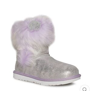 *NEW* UGG Glittery Silver and Lavender Boots. Size 5